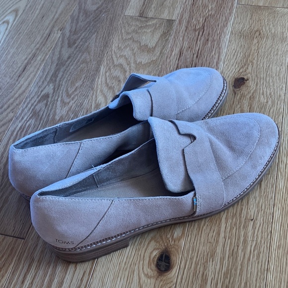 Toms Suede Loafers in Light Beige - Picture 2 of 7